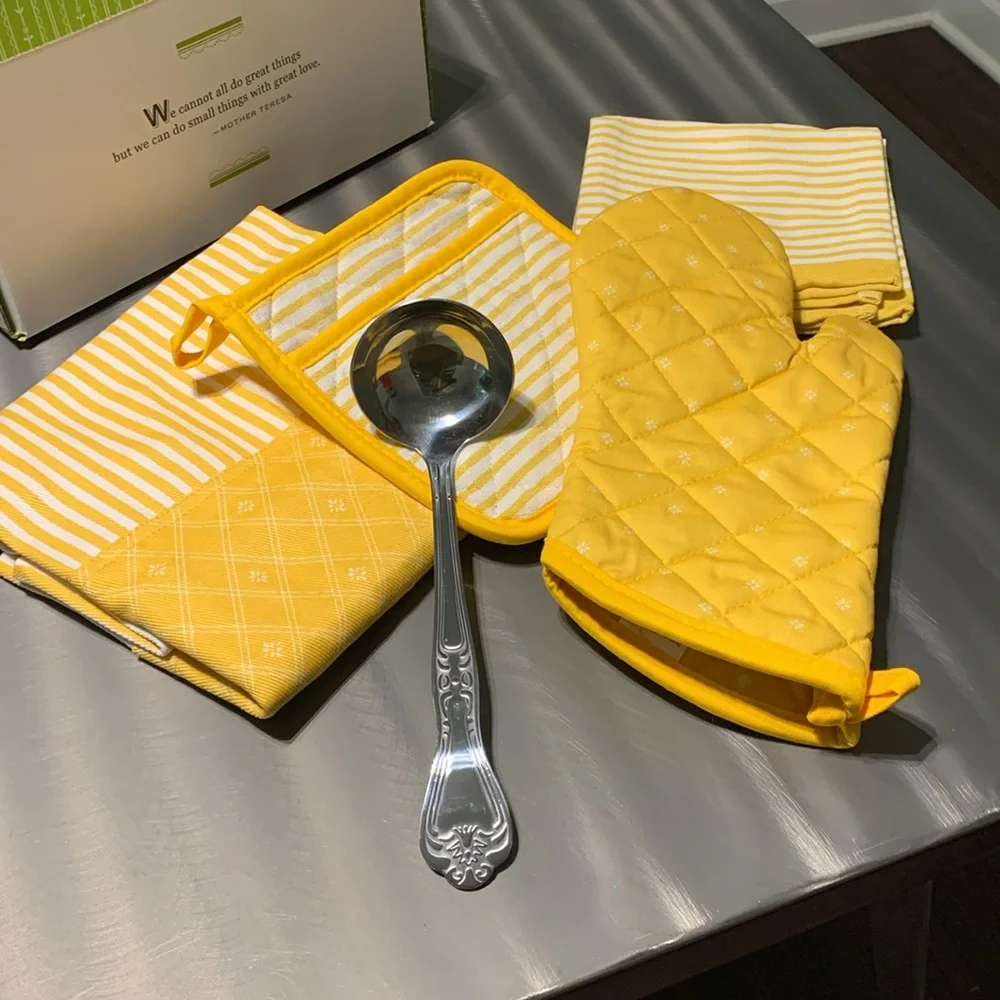 Spoonful of Comfort Yellow Patterned Kitchen Accessories Set & Apron NIB